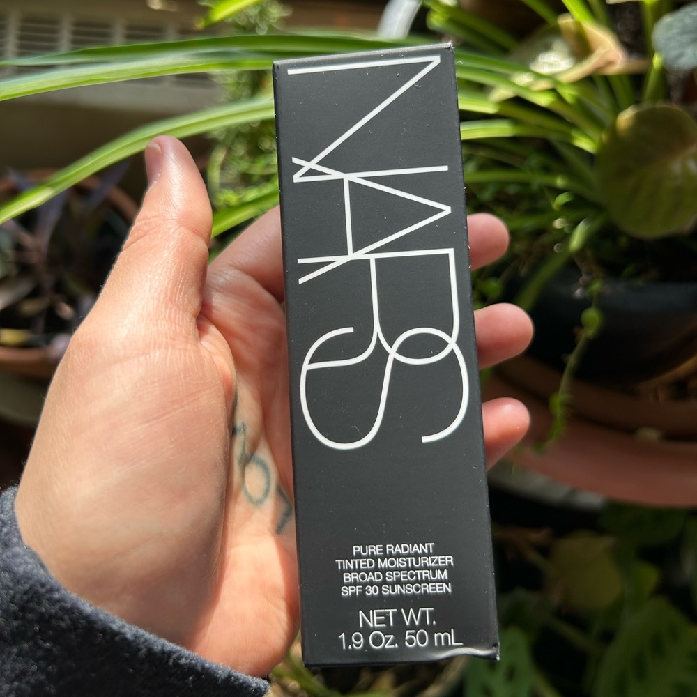 NARS - Pure Radiant Tinted Moisturizer SPF 30 Alaska
